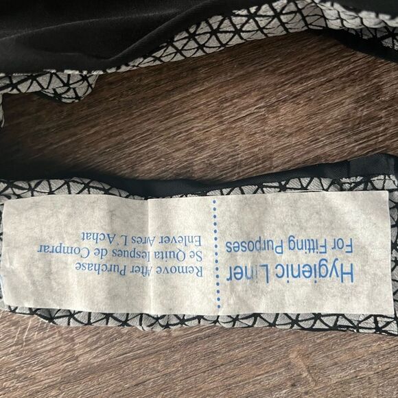 Nike Women Hydralock Fusion Cheeky Kickshort-Size Large - Picture 10 of 10